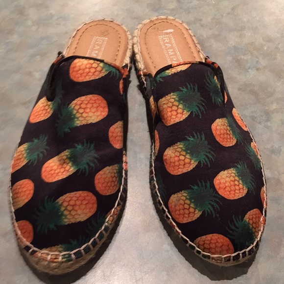 Rampage pineapple printed mules (sz 7 1/2) - Picture 1 of 8